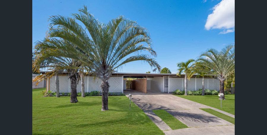 DUPLEX - CENTRAL LOCATION - REAR COURTYARD - ENCLOSED FRONT VERANDAH