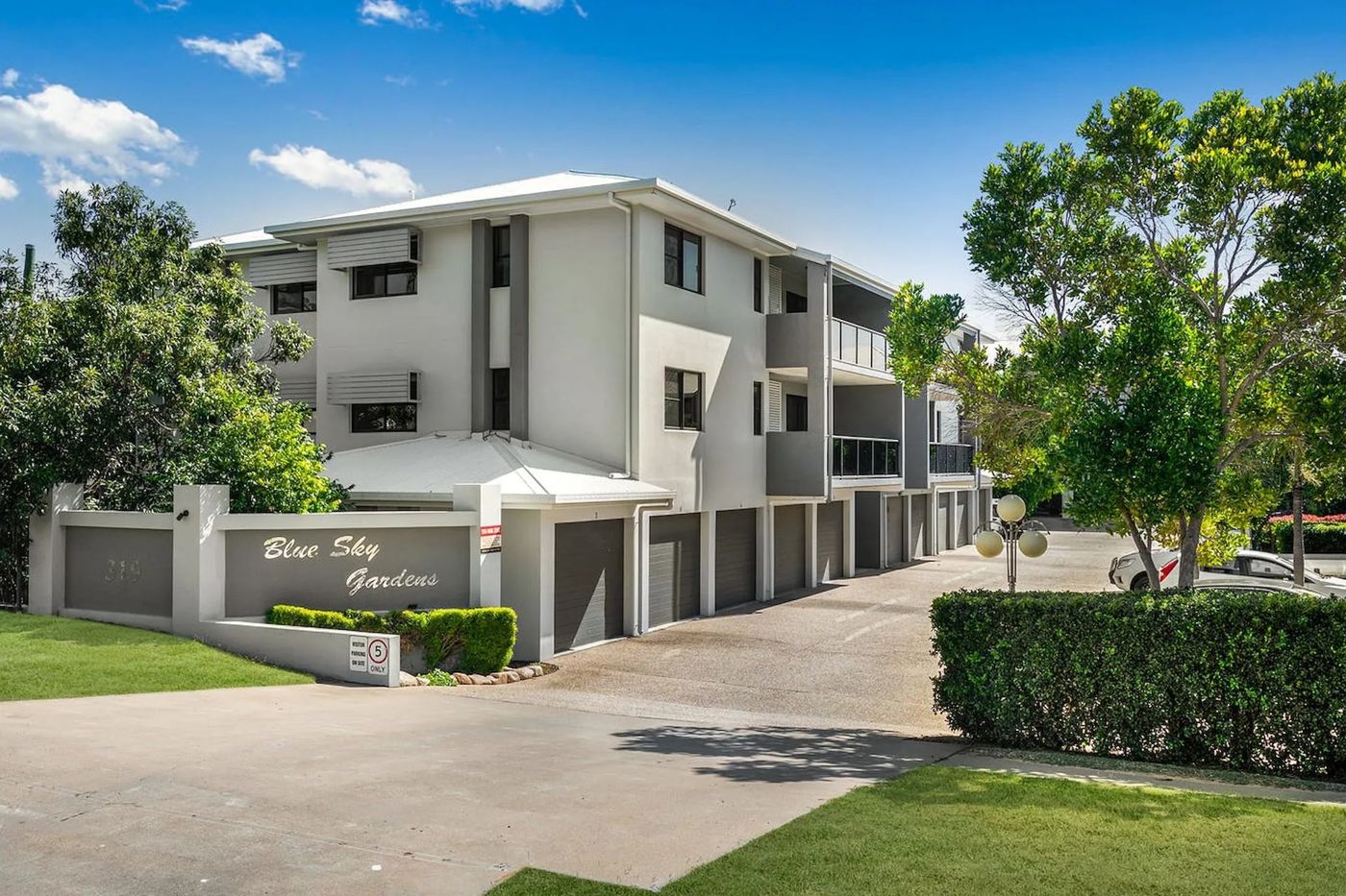TRENDY APARTMENT - SOUGHT AFTER LOCATION - FULLY FURNISHED / FULLY SELF CONTAINED