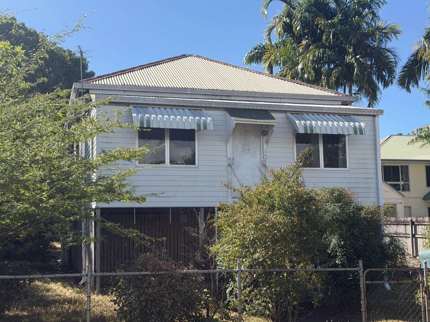 ORIGINAL CLASSIC HOME - ON TWO ALLOTMENTS - DUAL STREET ACCESS - POTENTIAL PLUS