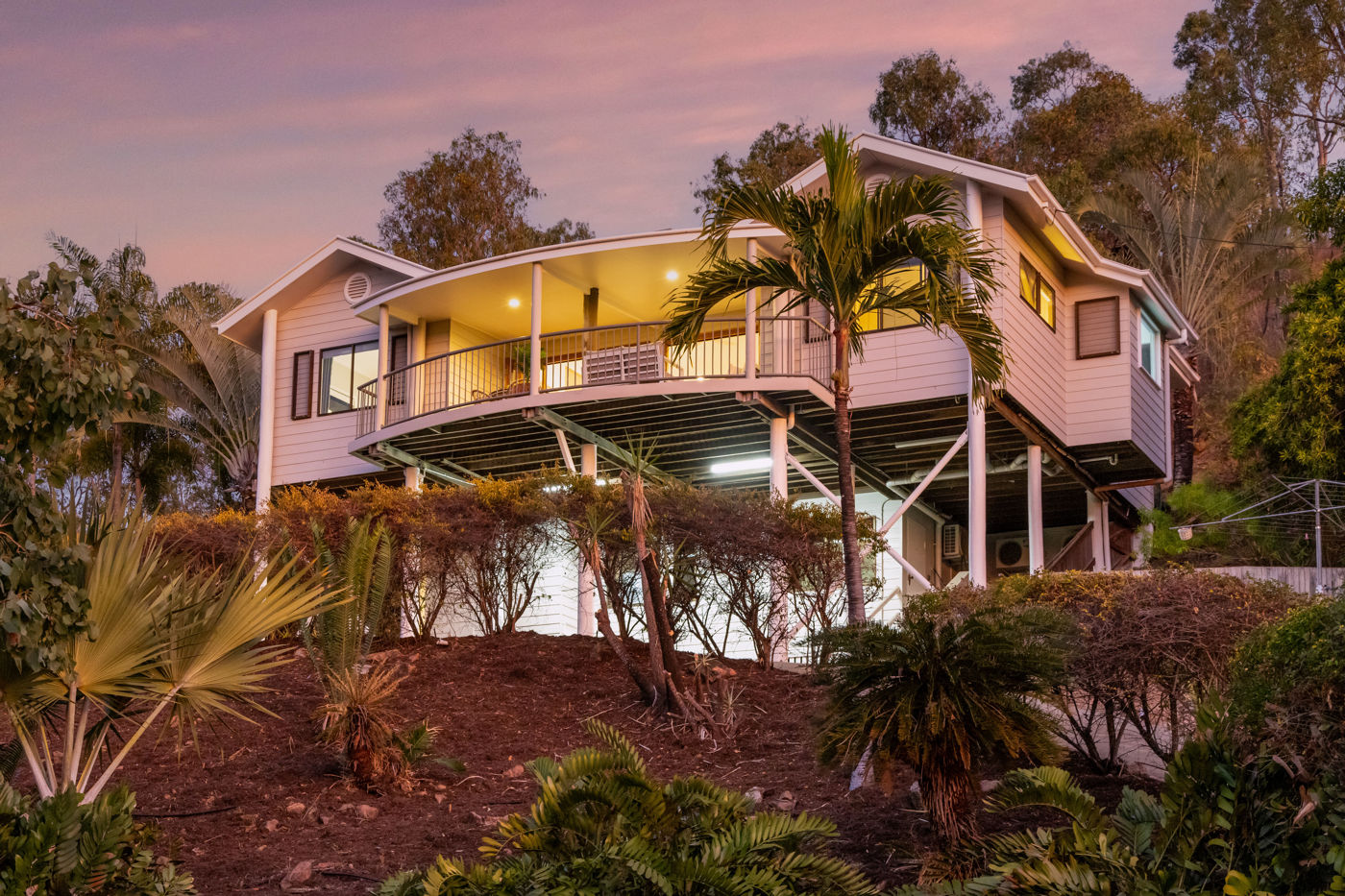 BELGIAN GARDENS LIVING WITH OCEAN & ISLAND VIEWS | WELCOME TO ELEGANT ORIGINALITY