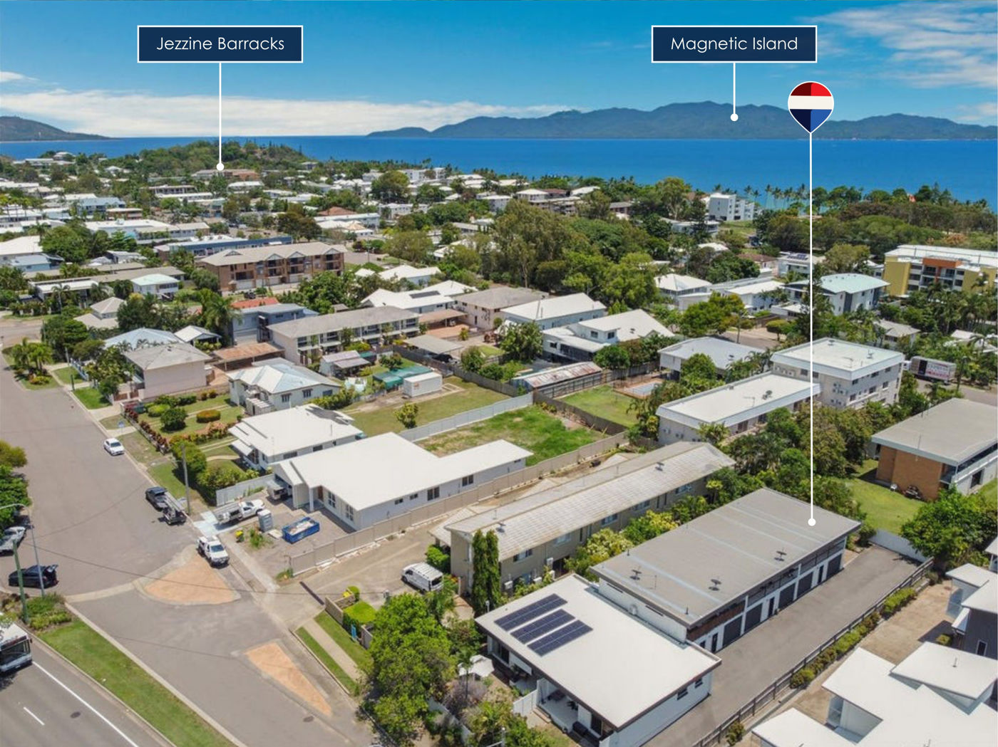 TOWNHOUSE - WALK TO THE STRAND AND BEACH - CASTLE HILL VIEWS