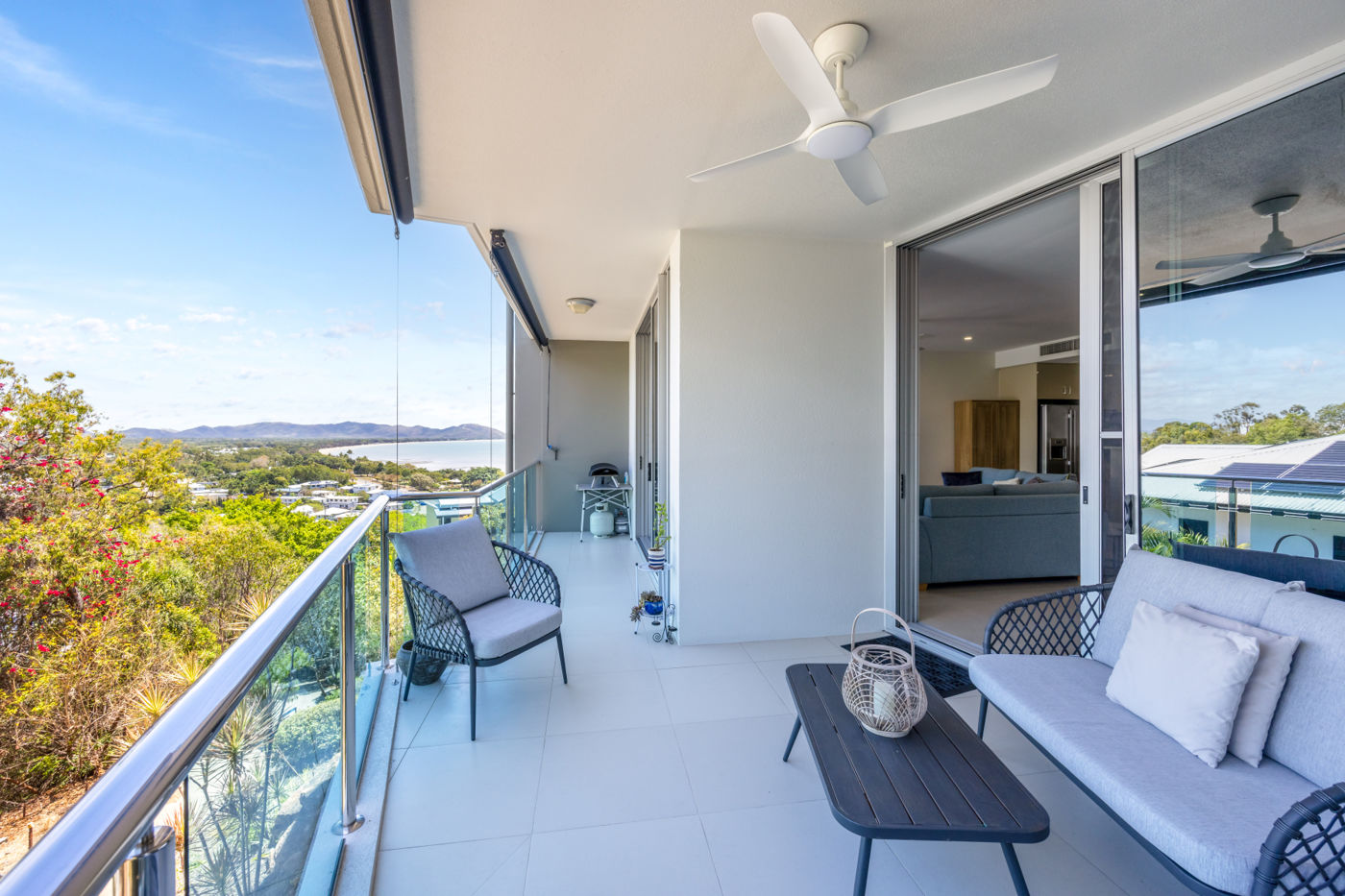 EXCLUSIVE PRIVATE GROUND FLOOR END APARTMENT - EXTENSIVE PRIVATE COURTYARD - WATER VIEWS