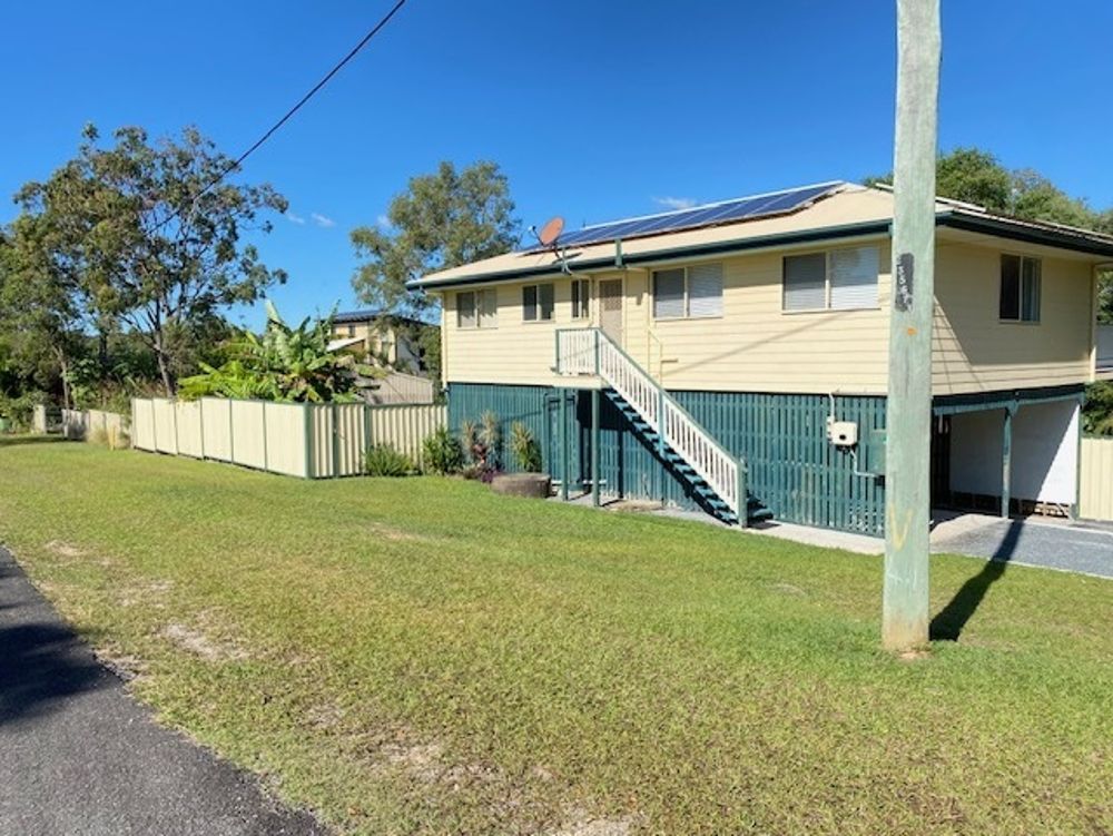 BREEZY CORNER BLOCK JUST 100M FROM THE WATERFRONT, FERRY & TOWN CENTRE