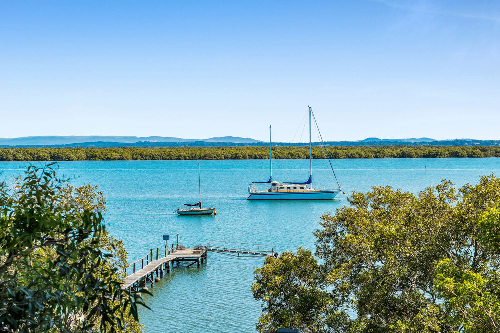 WATERFRONT PARADISE WITH PANORAMIC VIEWS - MACLEAY ISLAND RETREAT