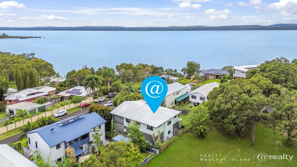 WATER VIEW GLIMPSES & RELAXED ISLAND LIVING