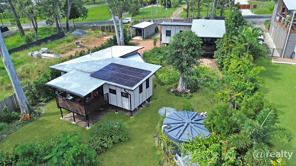 DUAL LIVING OASIS - TWO STUNNING VILLAS JUST MOMENTS FROM PAT'S PARK!