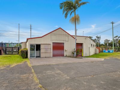 COMMERCIAL WAREHOUSE OPPORTUNITY!
