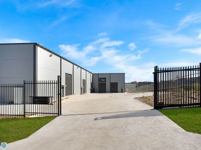204M2 WAREHOUSE - BRAND NEW