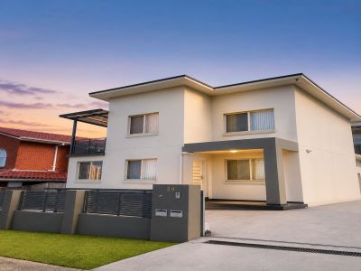 EXECUTIVE  3 BEDROOM TOWNHOUSE