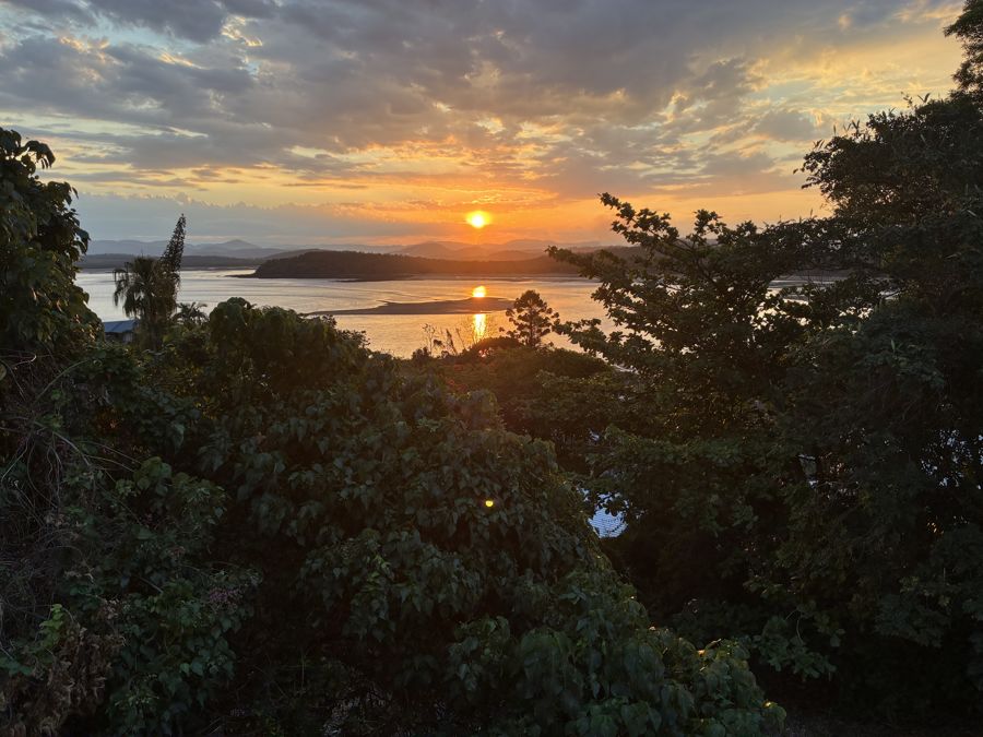 BEAUTIFUL BY DAY - PERFECT BY NIGHT: