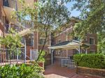 3 BEDROOM APARTMENT IN EXCELLENT LOCATION - GAS INCLUDED IN RENT!