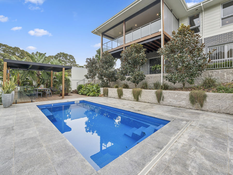 COASTAL LUXE MEETS DESIGNER LIVING...