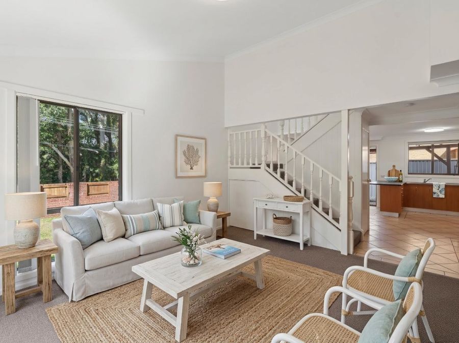 COASTAL TOWNHOUSE IN CONVENIENT LOCATION...