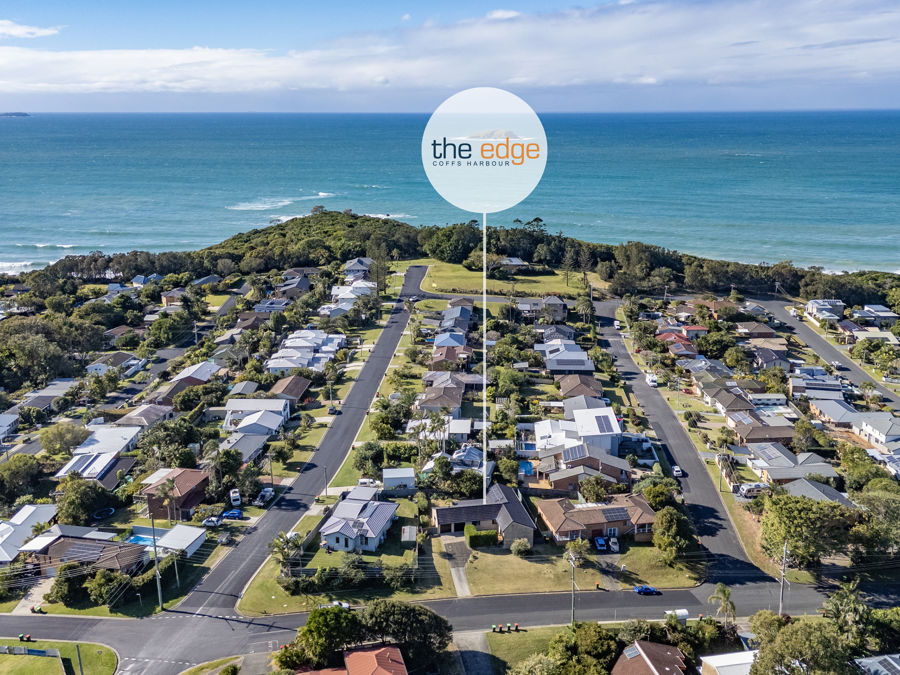 FAMILY FRIENDLY FLOORPLAN, WALKING DISTANCE TO BEACH...