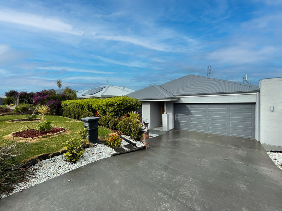 SPACIOUS & STYLISH FAMILY HOME