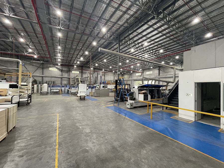 SUBSTANTIAL MODERN INDUSTRIAL BUILDING