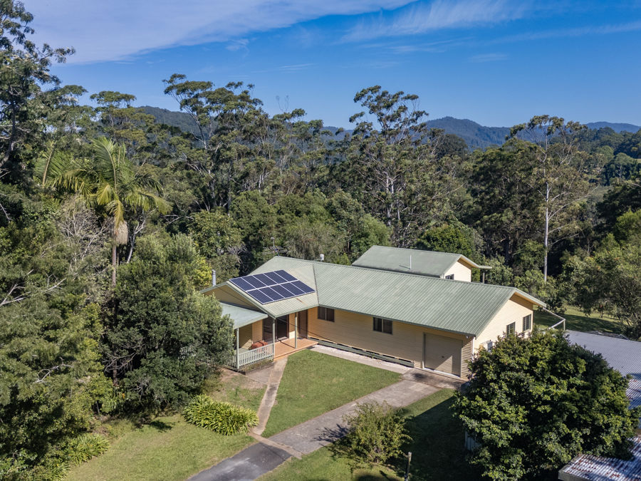 PRISTINE CREEK FRONTAGE PROPERTY ON 4.6 HECTARES...