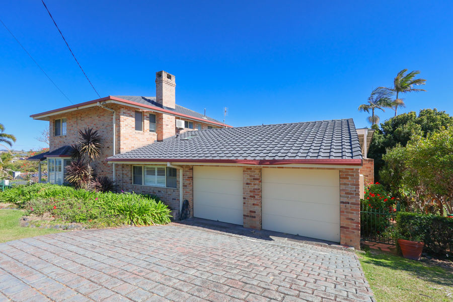 SPACIOUS SAPPHIRE BEACH GEM