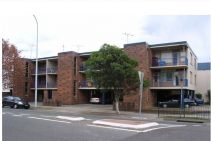 MINUTES WALK TO STATION & SHOPS!!