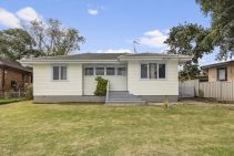LOVELY 3 BEDROOM HOME WITH AIR CONDITIONING