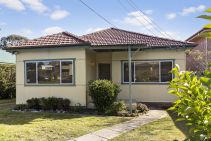 FAMILY HOME WITH SEPARATE SELF-CONTAINED STUDIO