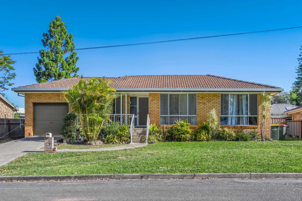 3BR HOME, IN-GROUND POOL, & BIG YARD