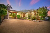 BEAUTIFULLY UPDATED FAMILY HOME WITH POOL & MOUNTAIN VIEWS