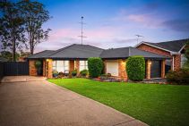 SPACIOUS FAMILY LIVING WITH POOLSIDE ENTERTAINING ON 851SQM