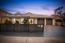 IMMACULATE FAMILY HOME WITH STUNNING ENTERTAINING & HIGH CEILINGS