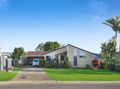 FIRST TIME ON THE MARKET IN 26 YEARS IN A PRIME LOCATION WITH ENDLESS OPPORTUNITIES!