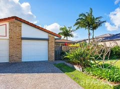 SINGLE LEVEL DUPLEX WITH GREAT YARD.