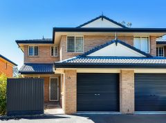 3 BEDROOM TOWNHOUSE IN THE HEART OF MUDGEERABA