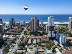 STUNNING RENOVATED 2-BEDROOM UNIT WITH HUGE OUTDOOR PATIO IN THE HEART OF BROADBEACH