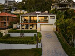 SPECTACULAR HIGHLAND PARK FAMILY HAVEN WITH BREATHTAKING GOLD COAST SKYLINE VIEWS