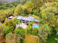 RARE GEM NESTLED IN THE SERENE BEAUTY OF MUDGEERABA'S GOLD COAST HINTERLAND