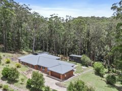 IMMACULATE AND SERENE &NDASH; MULTI GENERATIONAL LIVING &NDASH; NORTH FACING