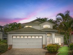 MODERN COMFORT MEETS PARKSIDE LIVING