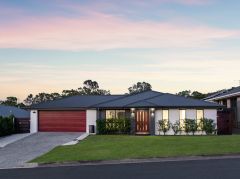 STUNNING MODERN FAMILY HOME + MOVE STRAIGHT IN BEFORE CHRISTMAS