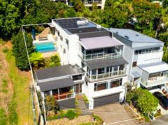 PREMIUM BEACHSIDE LIVING IN BURLEIGH HEADS