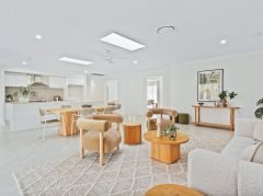 EXPANSIVE MODERN ACREAGE LIVING IN BEAUTIFUL TALLAI