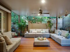 STUNNING 4-BEDROOM TOWNHOUSE IN THE HEART OF VARSITY LAKES!  NO BODY CORP FEES.