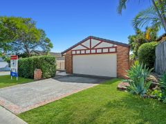 RARE SINGLE-LEVEL LIVING IN A QUIET MERRIMAC POCKET