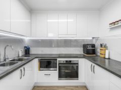 FULLY RENOVATED TWO-BED THIRD FLOOR UNIT WITH ENSUITE SUNNY DISPOSITION IN SOUGHT-AFTER GATED COMPLEX UNBEATABLE CENTRAL LOCATION