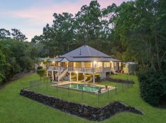 A TIMELESS QUEENSLANDER ON PRISTINE, PLAY-READY ACREAGE