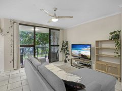 2-BED GROUND FLOOR UNIT + ENSUITE -SOUGHT AFTER GATED COMPLEX, GREAT FACILITIES, IDEAL LOCATION + HUGE GRASSED YARDS - TOP OPPORTUNITY TO ENTER MARKET