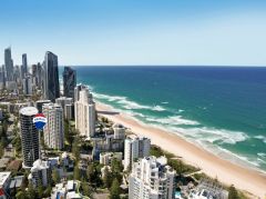 TWO-LEVEL 2 BED 2.5 BATH LIFESTYLE PENTHOUSE IN HIGHLY DESIRED BOUTIQUE BUILDING IMPECCABLE CENTRAL BROADBEACH LOCATION ABSOLUTE BEACH VIEWS