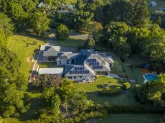 ENJOY PRIVATE LUXURY RESORT LIVING WITH RARE DUAL-LIVING FLEXIBILITY.