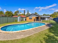 FULLY REFRESHED, MASSIVE 5-BED 3-BATH HOME + POOL COUNTRY LIVING & OUTLOOK - CENTRAL CITY CONVENIENCES GENUINE DUAL LIVING + OPTIONALITY