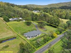 MODERN ACREAGE LIVING AT ITS FINEST - A CUSTOM BUILT FAMILY HOME ON 6400 SQM OF USABLE LAND