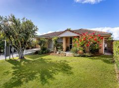 SPACIOUS FAMILY LIVING IN A PEACEFUL CUL-DE-SAC SETTING